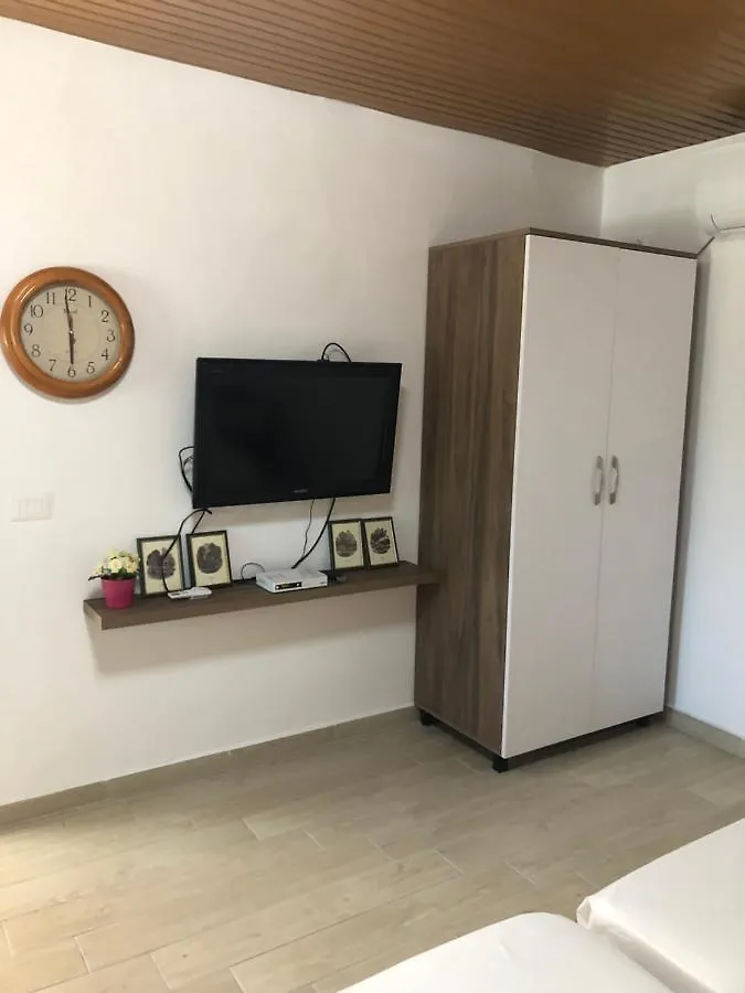 Guest house Olive House. Hotel Vlore